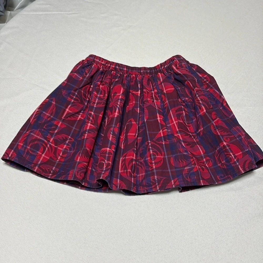TEA Girls Skirt, has pockets. Excellent condition. Size 7.